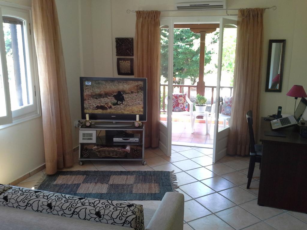 Beachfront Home For 8, Kalifteri Beach, Áfissos Dış mekan fotoğraf